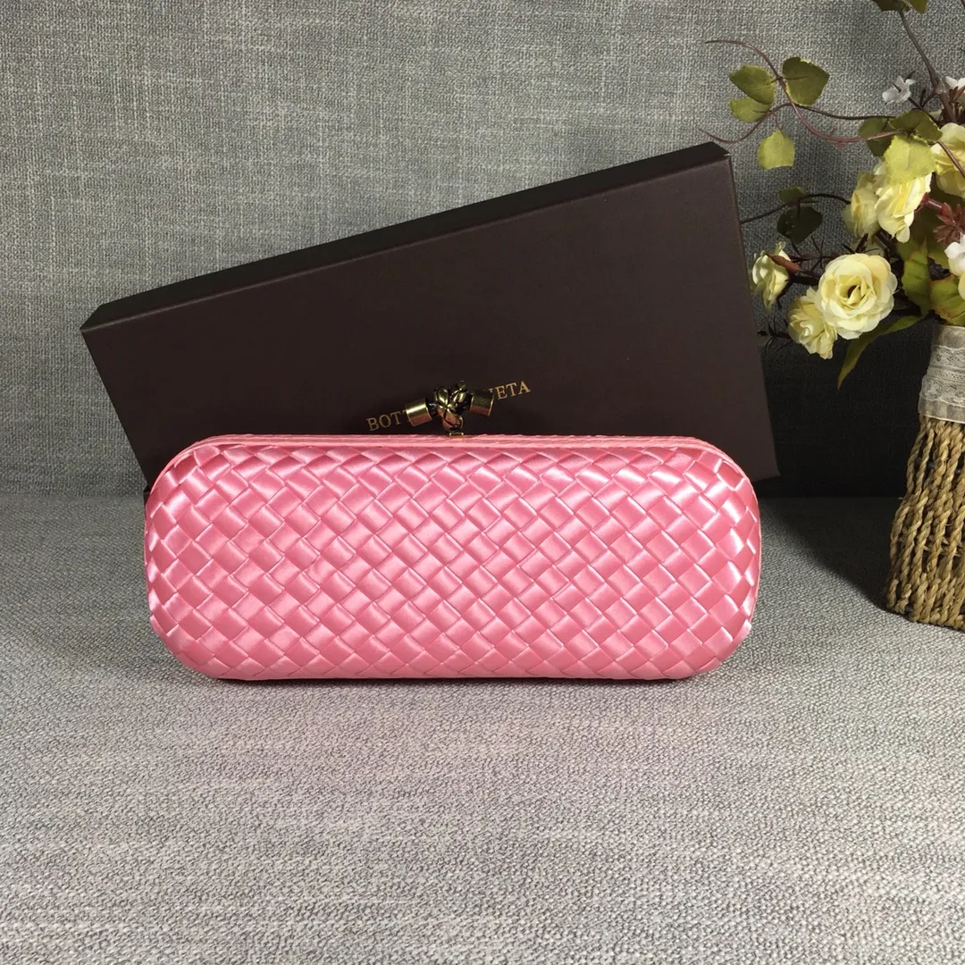 8651 Large Classic Dinner Bag ~~~Snake leather with ribbon ~~~Dense and slippery, not easy to fluff, can hold iPhones of all sizes! Size: 25cm*9.5cm*4cm